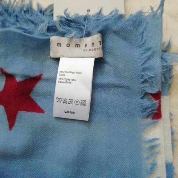 NWT wool & silk blue white red scarf - Picture 3 of 6
